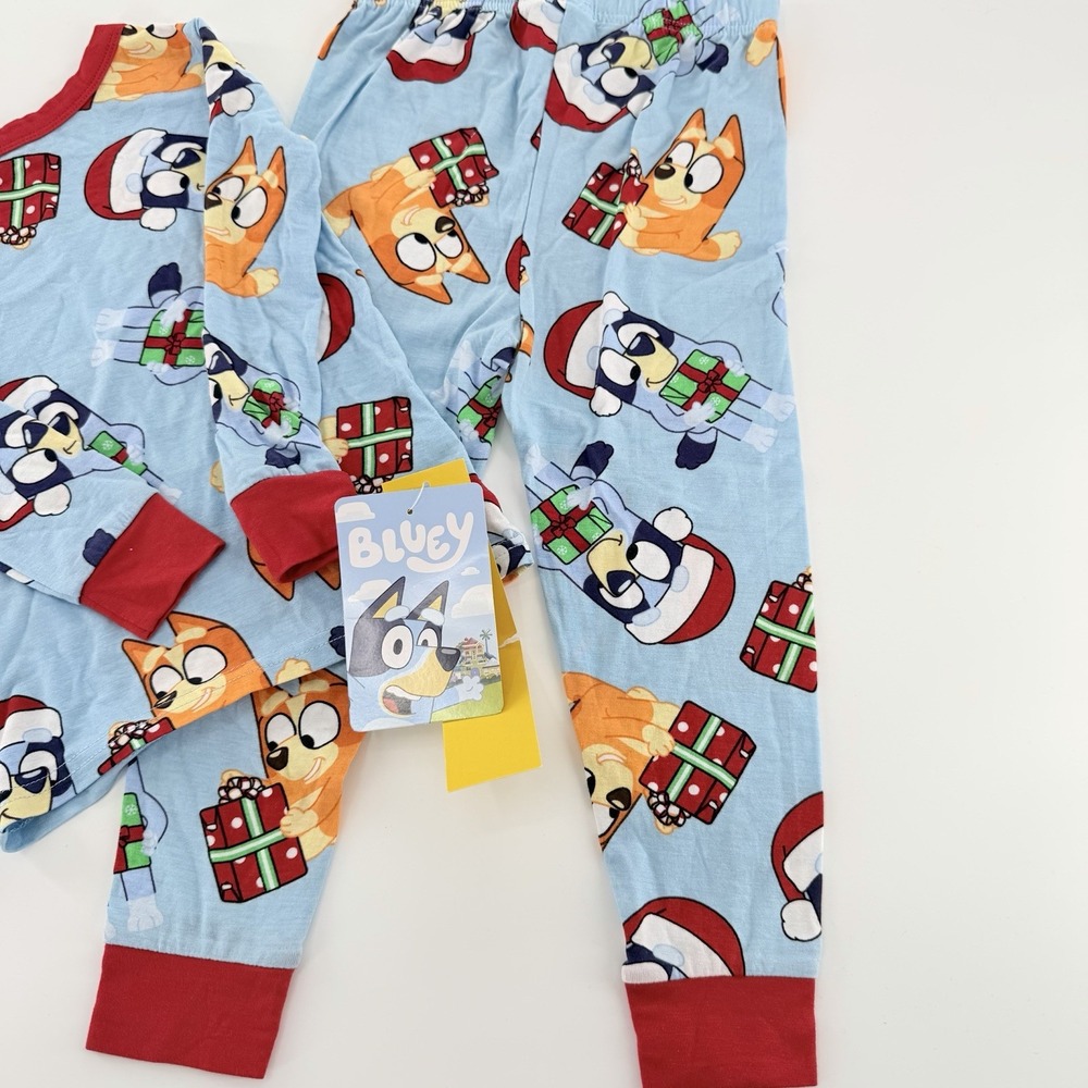 Bluey Christmas Pajamas Toddler 4T Long Sleeves Santa Bingo Gift Print NWT - Picture 4 of 8